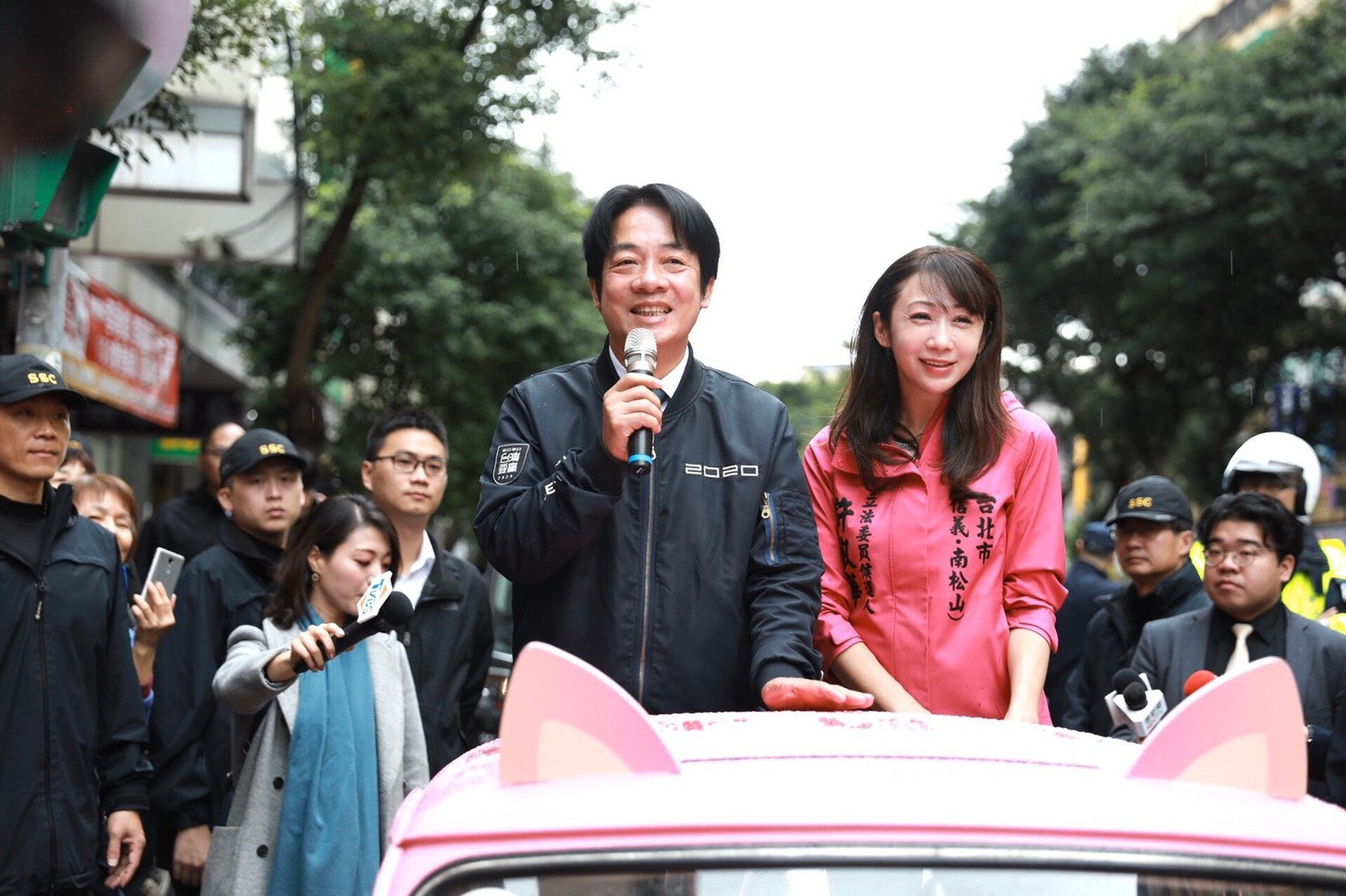 針對韓國瑜痛罵媒體的行為,民進黨副總統參選人賴清德今日與立委參選人許淑華受訪時呼籲韓,贏要贏的漂亮,輸也要輸的漂亮。 圖:翻攝自賴清德臉書 針對韓國瑜痛罵媒體的行為,民進黨副總統參選人賴清德今日與立委參選人許淑華受訪時呼籲韓,贏要贏的漂亮,輸也要輸的漂亮。 圖:翻攝自賴清德臉書
