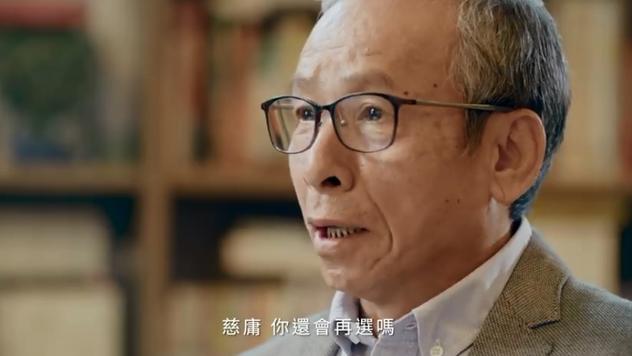 洪慈庸在臉書發文並分享「台灣歐吉桑」吳念真真情推薦的影片。 圖:翻攝洪慈庸臉書影片 洪慈庸在臉書發文並分享「台灣歐吉桑」吳念真真情推薦的影片。 圖:翻攝洪慈庸臉書影片