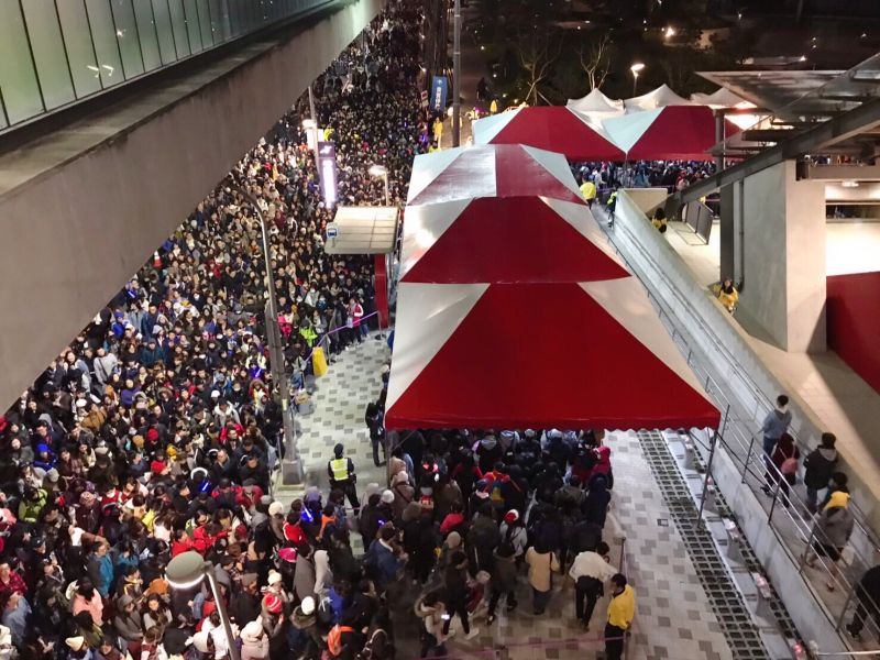 旅客配合各項管制措施,讓桃捷得以不阻塞。 圖:桃園機場捷運/提供 旅客配合各項管制措施,讓桃捷得以不阻塞。 圖:桃園機場捷運/提供