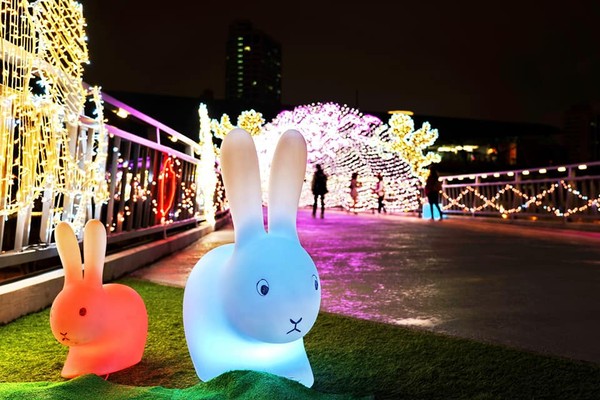 新北市推3大情侶夜晚約會聖地:淡水金色水岸廣場、三重辰光橋、新莊新月橋,到3/14止夜間璀璨點燈。 新北市推3大情侶夜晚約會聖地:淡水金色水岸廣場、三重辰光橋、新莊新月橋,到3/14止夜間璀璨點燈。