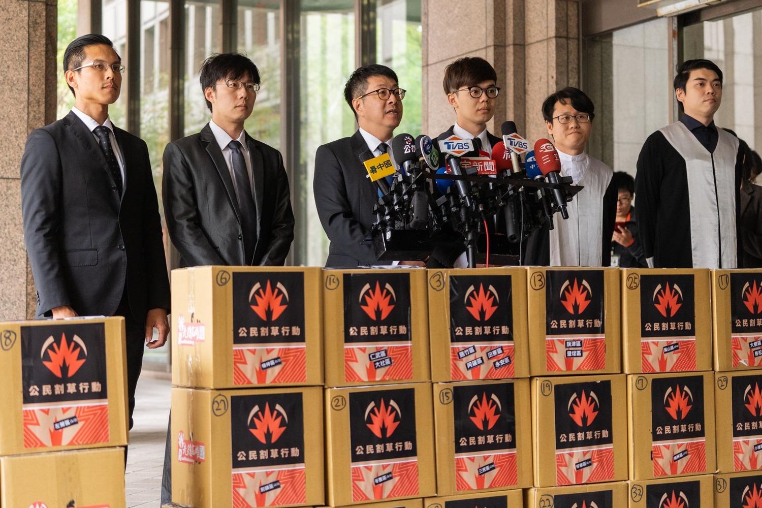 台灣基進也是罷韓遊行主辦單位之一。 台灣基進也是罷韓遊行主辦單位之一。