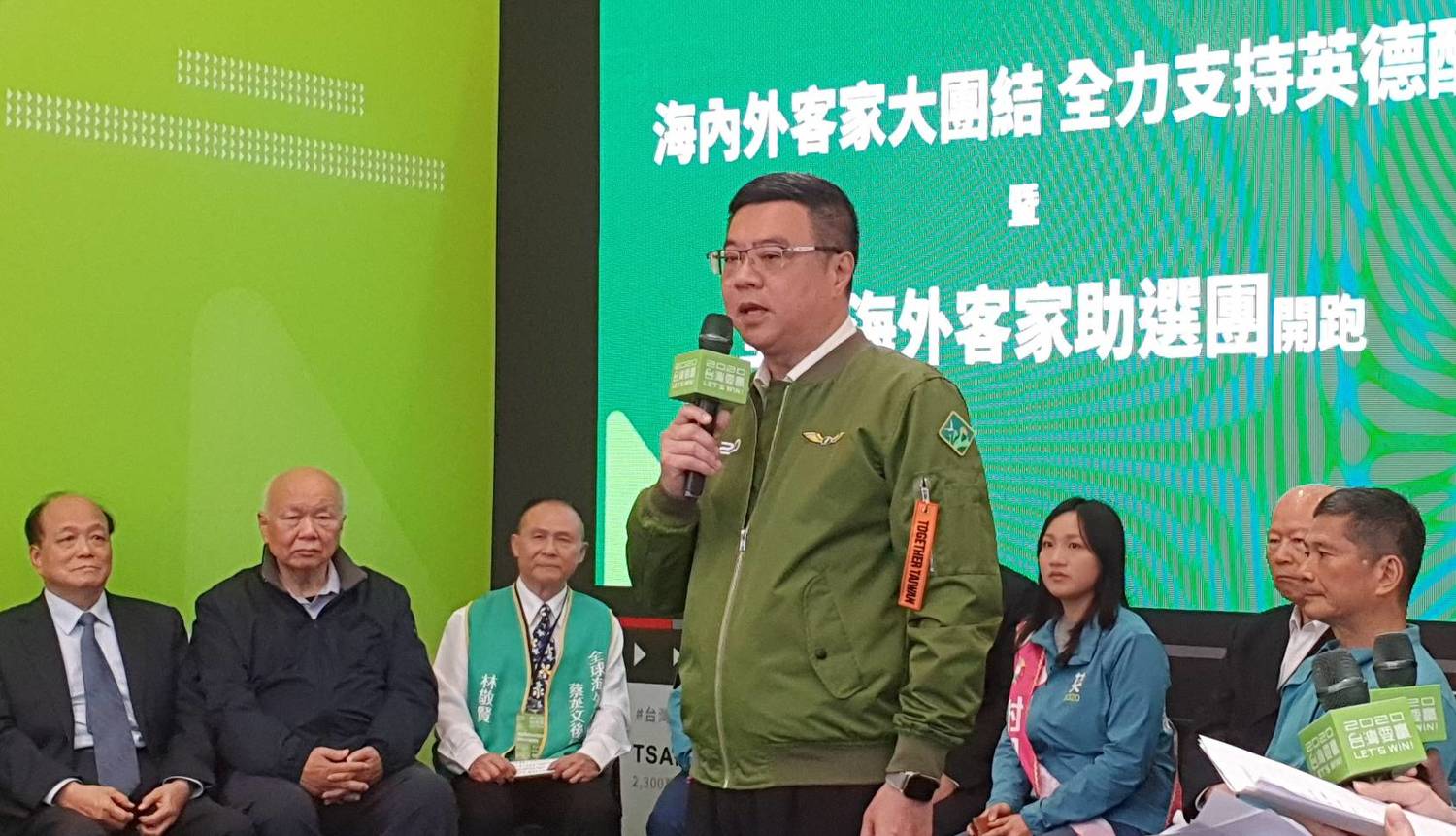 民進黨主席卓榮泰今(5日)坦言「那個汙染源在哪裡,我們也清楚,但是我們無力去對抗他」。 圖:民進黨提供 民進黨主席卓榮泰今(5日)坦言「那個汙染源在哪裡,我們也清楚,但是我們無力去對抗他」。 圖:民進黨提供