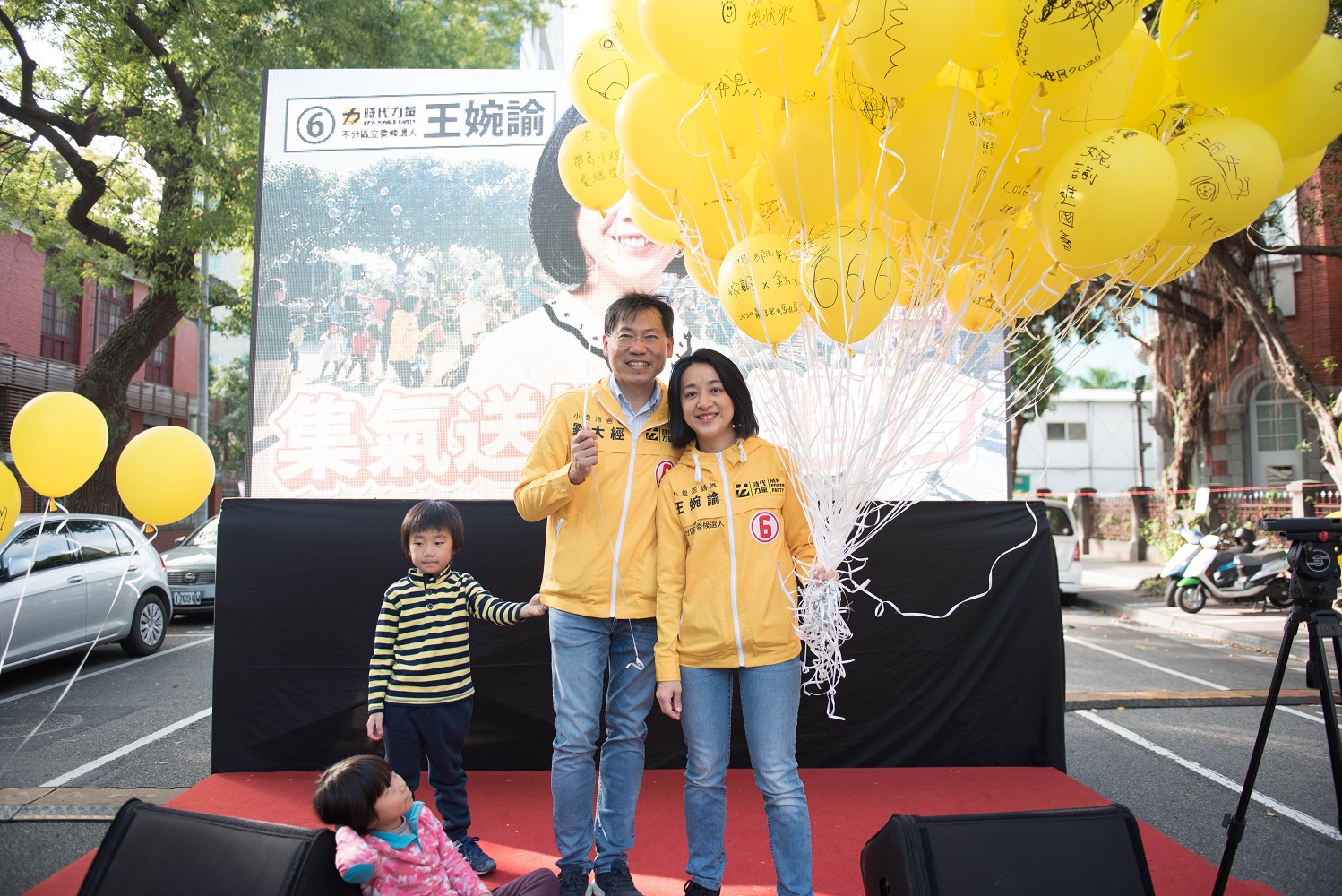 王婉諭的先生劉大經也到場支持太太。 圖:王婉諭競選辦公室/提供 王婉諭的先生劉大經也到場支持太太。 圖:王婉諭競選辦公室/提供