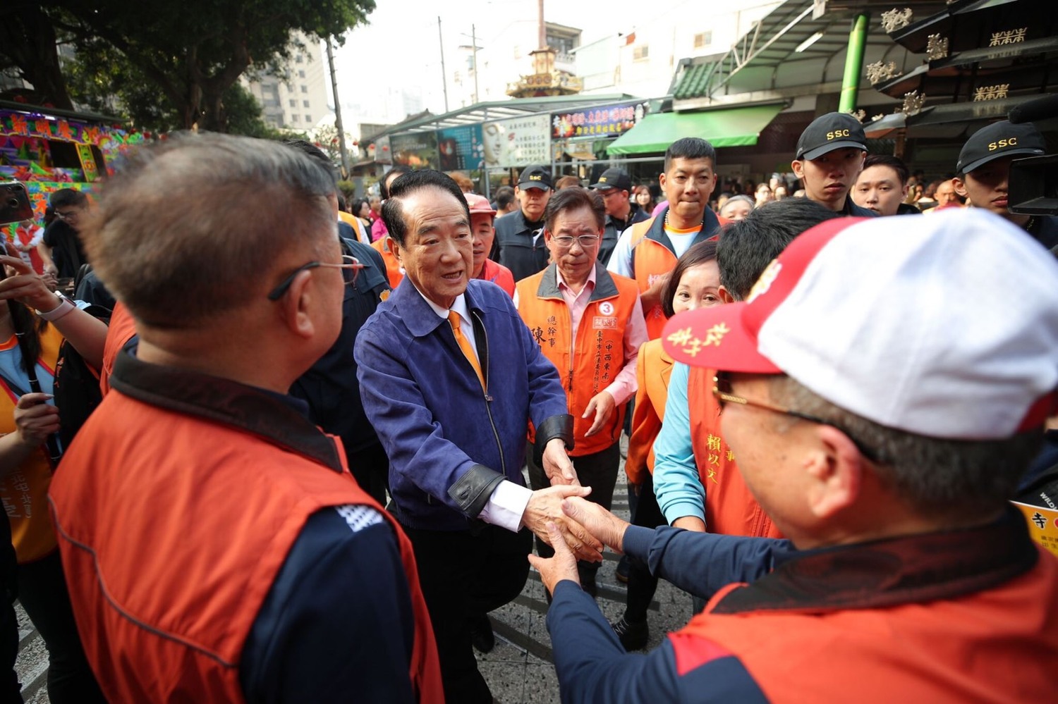 親民黨總統候選人宋楚瑜今(5)日赴台中松竹寺參拜。 圖:宋楚瑜競選辦公室/提供 親民黨總統候選人宋楚瑜今(5)日赴台中松竹寺參拜。 圖:宋楚瑜競選辦公室/提供