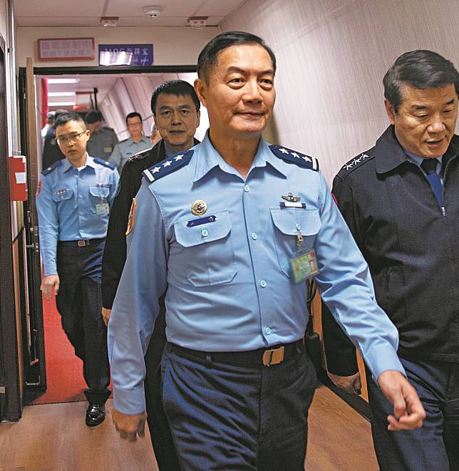 參謀總長沈一鳴(前排左)經歷豐富,也沒有官架子,深得人心,因公殉職,令人不捨。 圖:新頭殼資料照/軍聞社提供 參謀總長沈一鳴(前排左)經歷豐富,也沒有官架子,深得人心,因公殉職,令人不捨。 圖:新頭殼資料照/軍聞社提供
