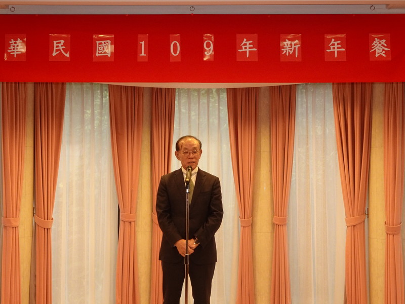 駐日代表處7日舉行中華民國109年新年餐會,日本台灣交流協會理事長谷崎泰明致詞時表示,谷崎表示,今年可能是國際局勢嚴峻的一年,但他確信台日關係不變,甚至會更加強。 圖:中央社提供 駐日代表處7日舉行中華民國109年新年餐會,日本台灣交流協會理事長谷崎泰明致詞時表示,谷崎表示,今年可能是國際局勢嚴峻的一年,但他確信台日關係不變,甚至會更加強。 圖:中央社提供