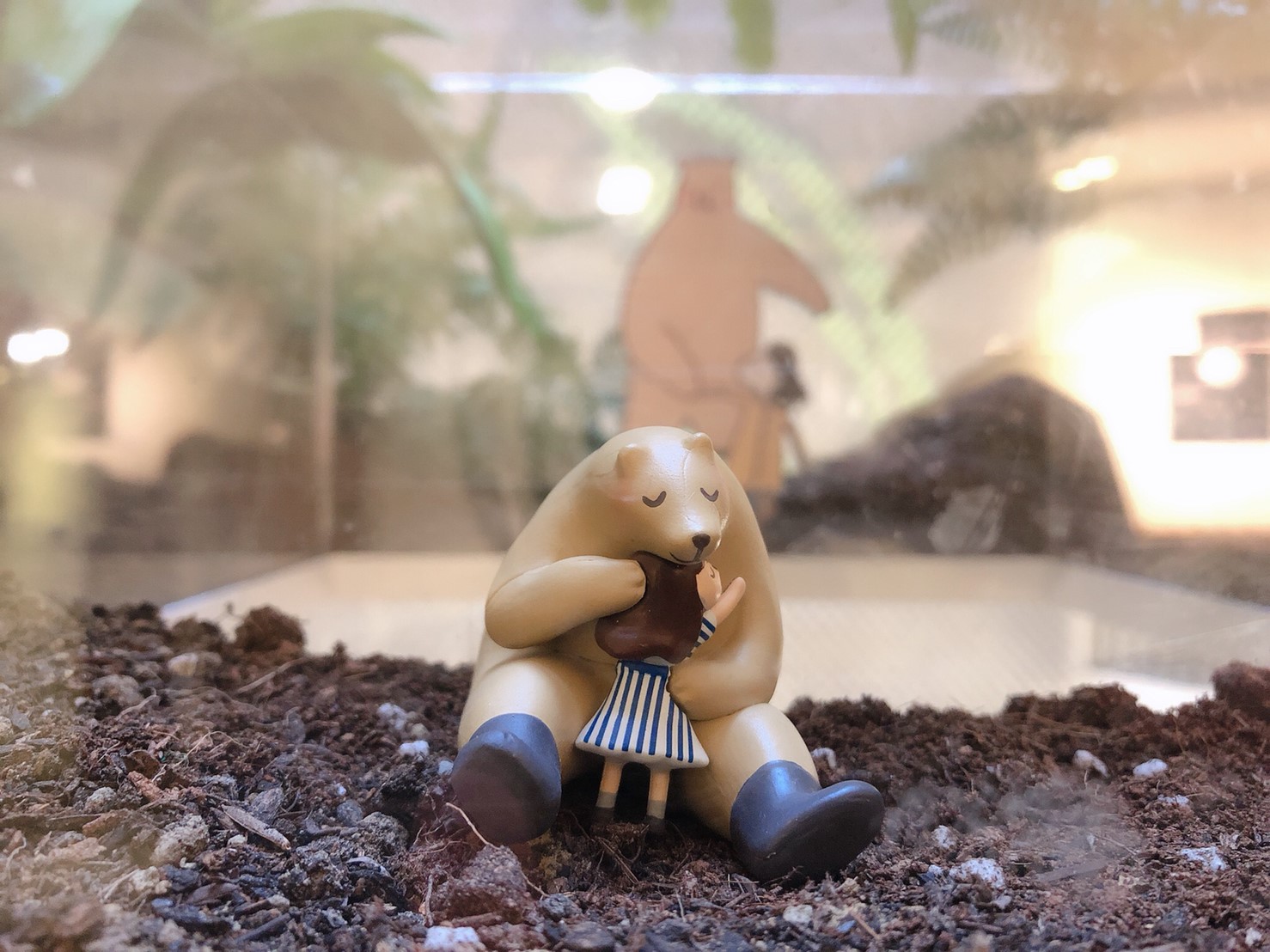 《咻咻熊與女孩的這一年》插畫展在台中綠宿行旅展出。 綠宿行旅/提供 《咻咻熊與女孩的這一年》插畫展在台中綠宿行旅展出。 綠宿行旅/提供
