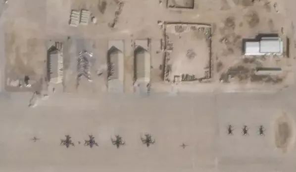 被導彈摧毀的機庫 圖:翻攝自「觀察者網」 被導彈摧毀的機庫 圖:翻攝自「觀察者網」