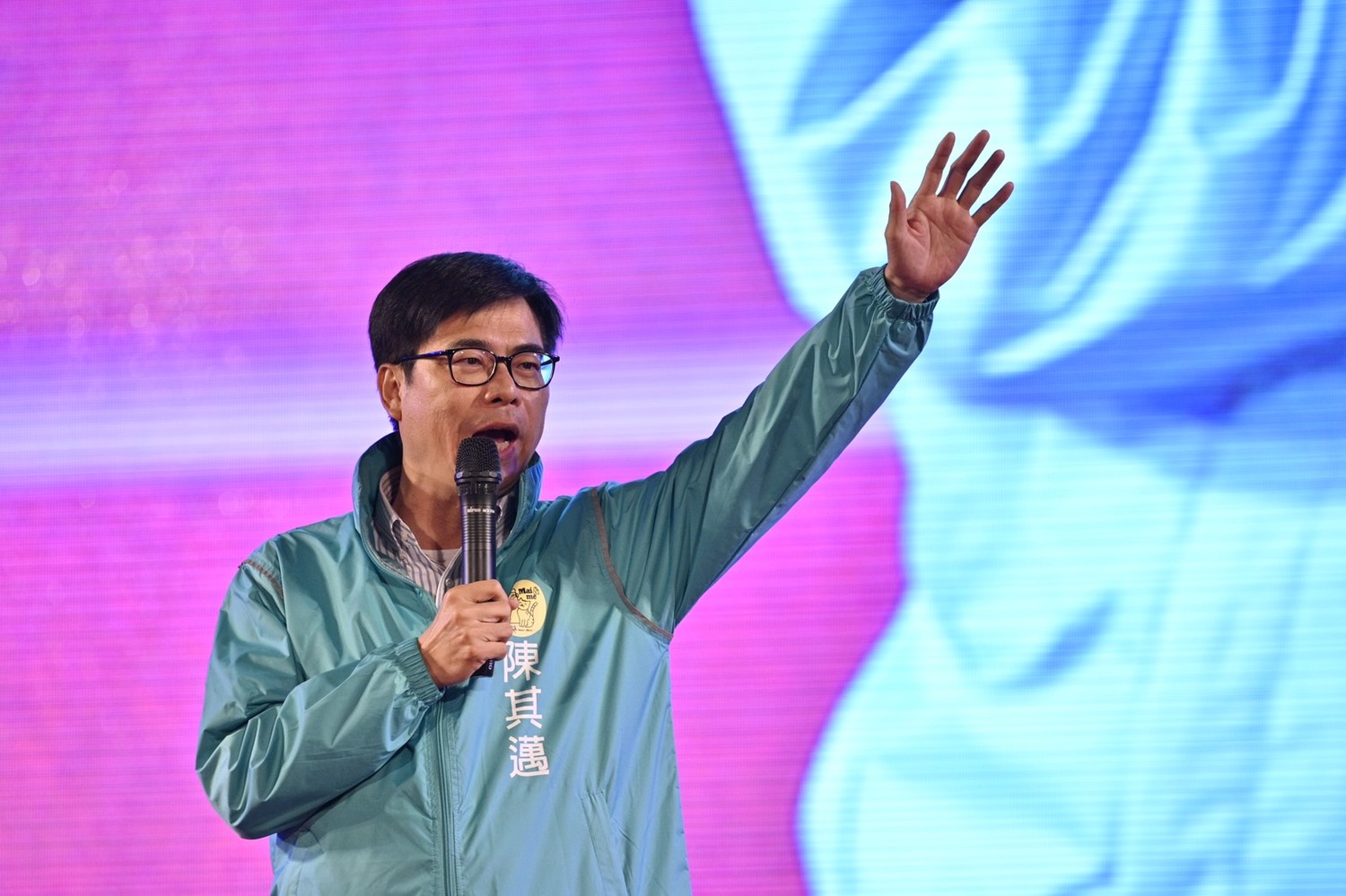 陳其邁現身「光復高雄選前之夜」造勢晚會。 圖:蔡英文高雄市競總/提供 陳其邁現身「光復高雄選前之夜」造勢晚會。 圖:蔡英文高雄市競總/提供