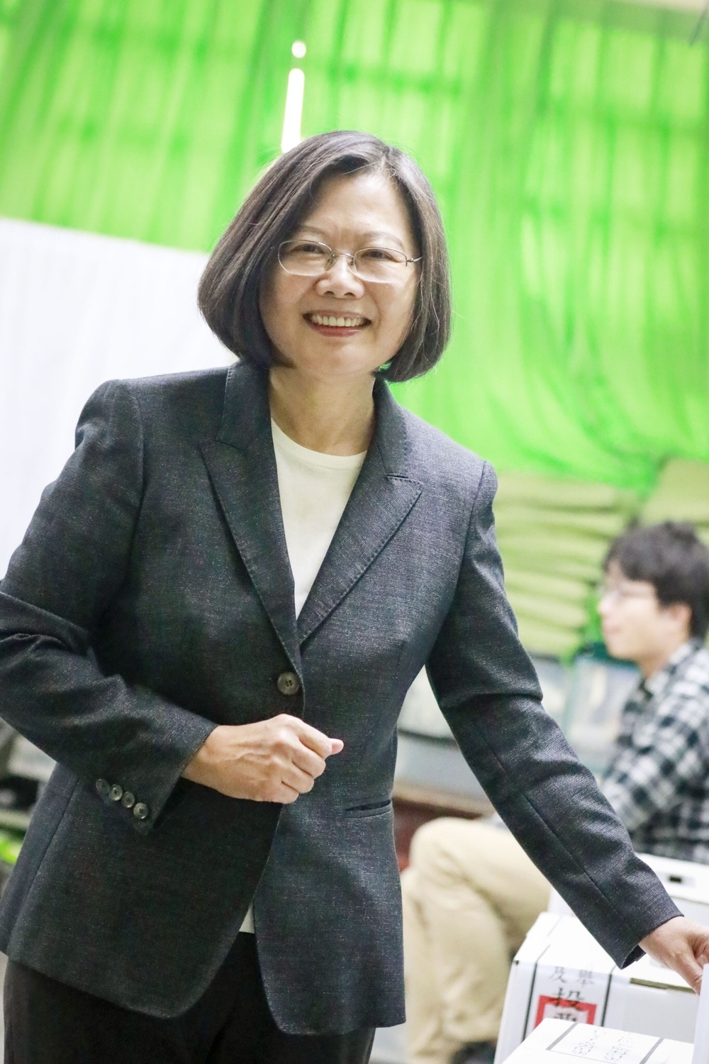 蔡總統投完票受訪時表示,今日天氣非常好,希望選民都可以出來投票、行使自己的權利。 圖:蔡英文2020連任辦公室提供 蔡總統投完票受訪時表示,今日天氣非常好,希望選民都可以出來投票、行使自己的權利。 圖:蔡英文2020連任辦公室提供