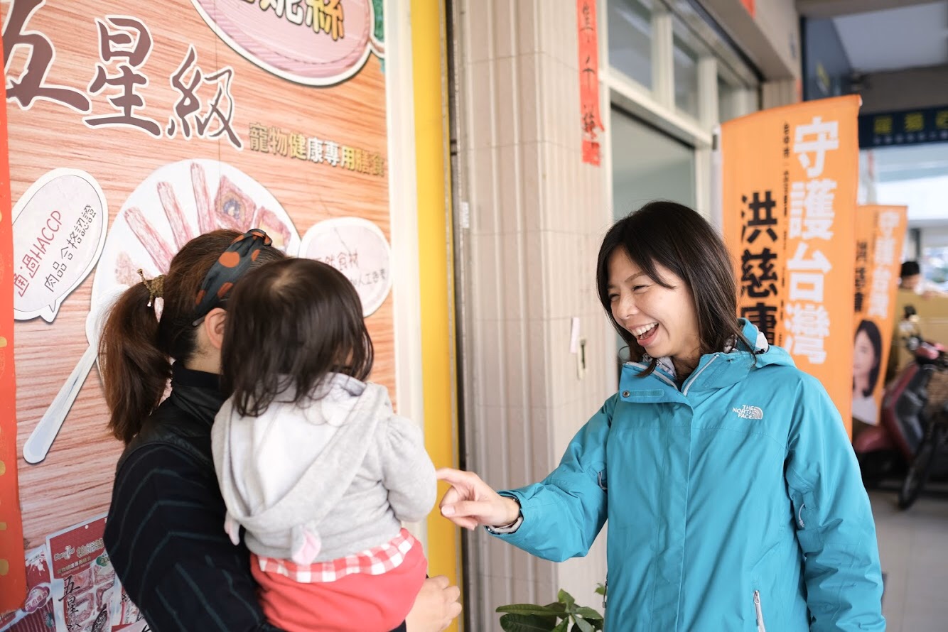 洪慈庸說:「希望大家不要說抱歉,不要責怪自己或別人,因為該說抱歉的是我。」 圖/洪慈庸立委辦公室提供 洪慈庸說:「希望大家不要說抱歉,不要責怪自己或別人,因為該說抱歉的是我。」 圖/洪慈庸立委辦公室提供