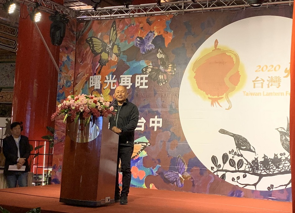 堅持完美的林舜龍連記者會的舞台主視覺背板都堅持自己設計繪畫。 圖:達達創意公司/提供 堅持完美的林舜龍連記者會的舞台主視覺背板都堅持自己設計繪畫。 圖:達達創意公司/提供