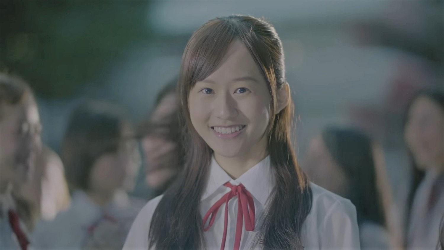 連翊婷曾於2016年協助民進黨拍攝競選廣告,扮演「脫裙女孩」。 圖/翻攝自民進黨Youtube 連翊婷曾於2016年協助民進黨拍攝競選廣告,扮演「脫裙女孩」。 圖/翻攝自民進黨Youtube