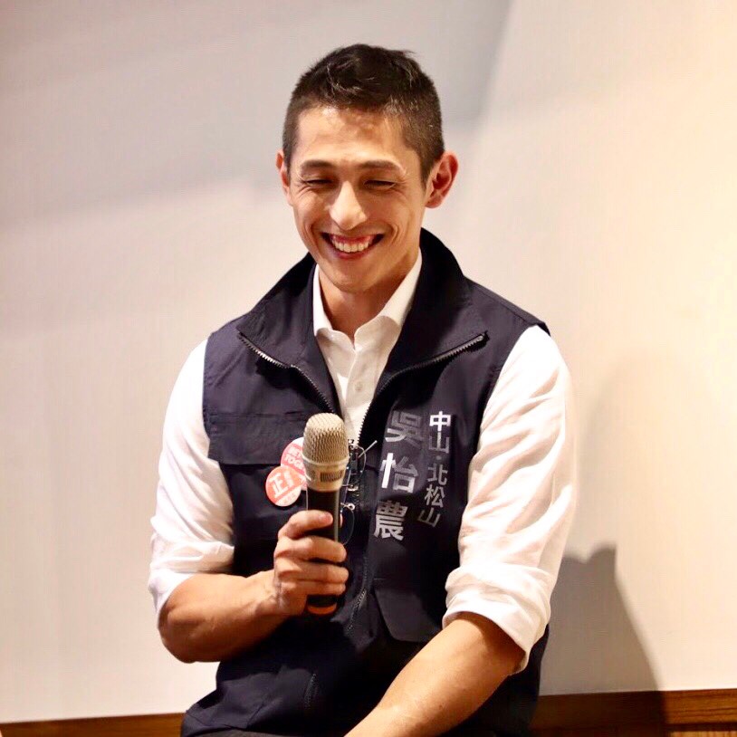 民進黨立委候選人吳怡農出眾的外型和陽光的笑容,深受「農民、農婦」喜愛。 圖:翻攝自壯闊台灣 吳怡農臉書 民進黨立委候選人吳怡農出眾的外型和陽光的笑容,深受「農民、農婦」喜愛。 圖:翻攝自壯闊台灣 吳怡農臉書