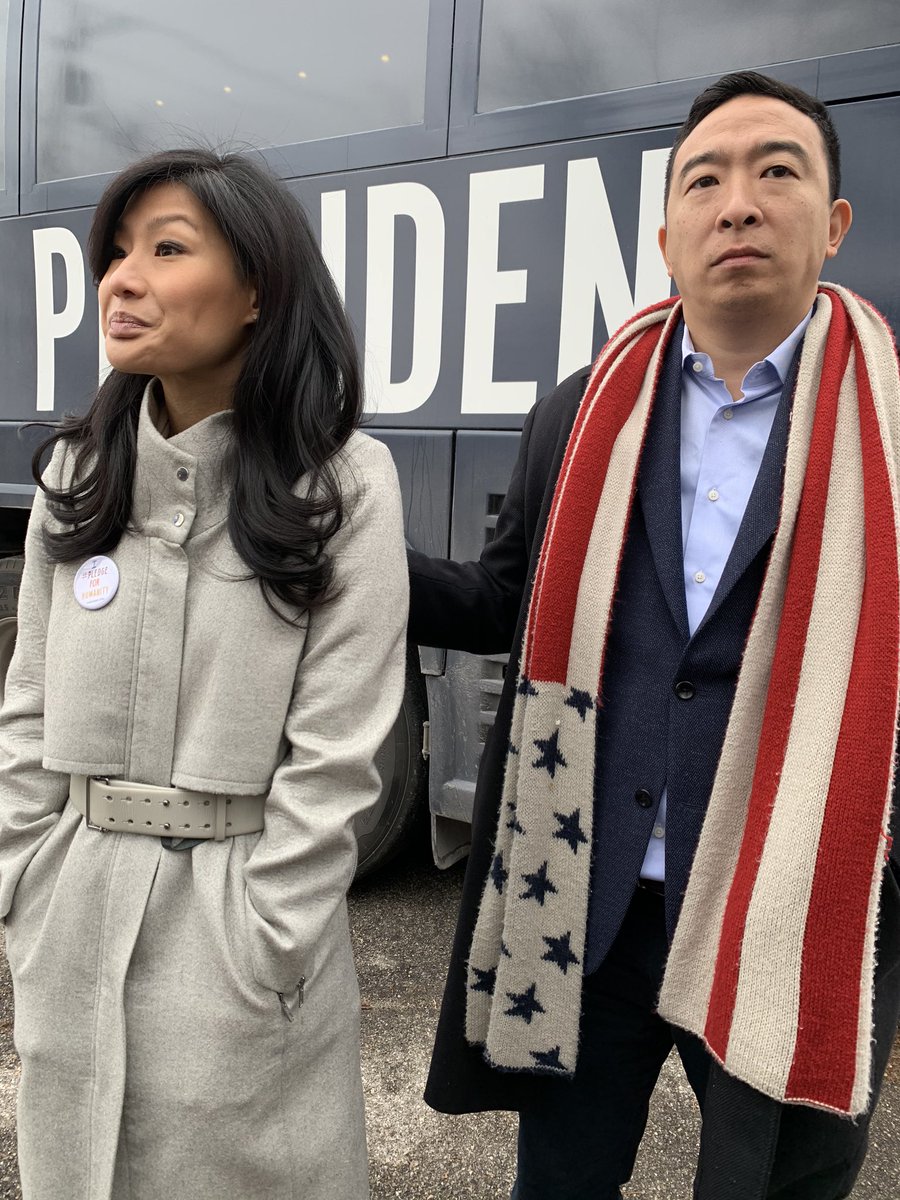 台灣移民第2代的企業家楊安澤Andrew Yang正爭取民主黨的美國總統候選人提名。他的妻子盧艾玲受訪時揭露自己曾遭婦產科醫師性侵。 圖 : 翻攝自推特 台灣移民第2代的企業家楊安澤Andrew Yang正爭取民主黨的美國總統候選人提名。他的妻子盧艾玲受訪時揭露自己曾遭婦產科醫師性侵。 圖 : 翻攝自推特