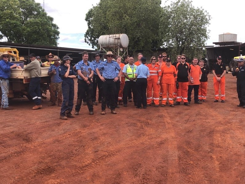 搜救人員群體合照。 圖:翻攝自Western Australia Police Force 搜救人員群體合照。 圖:翻攝自Western Australia Police Force