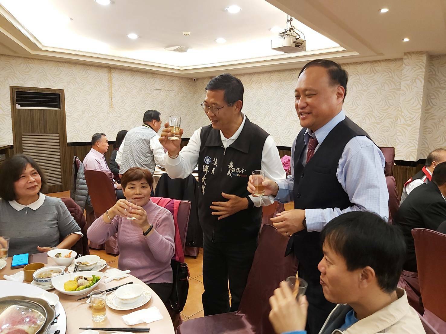 蘇良慶(站立最右者)學經歷完整,可望參選下屆嘉義市議員。 圖:蘇良慶/提供 蘇良慶(站立最右者)學經歷完整,可望參選下屆嘉義市議員。 圖:蘇良慶/提供