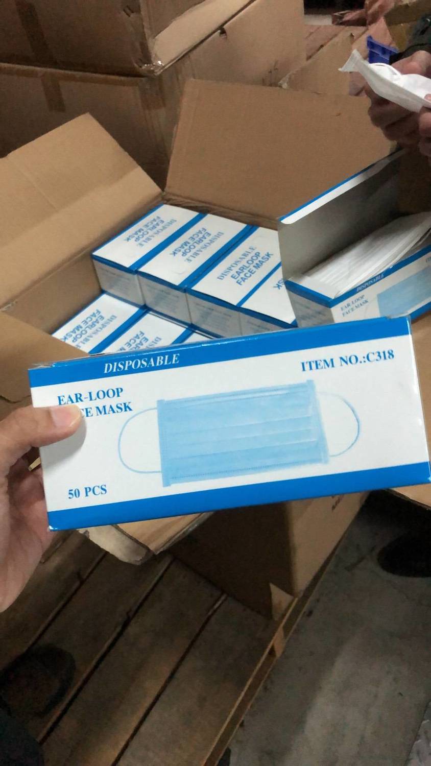 業者宣稱口罩自大陸進口,但無法提出醫療器材輸入許可證明。 圖:桃園市調處/提供 業者宣稱口罩自大陸進口,但無法提出醫療器材輸入許可證明。 圖:桃園市調處/提供