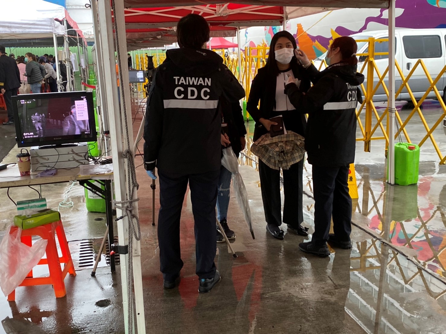 旅客發燒篩檢。 圖:港務公司/提供 旅客發燒篩檢。 圖:港務公司/提供