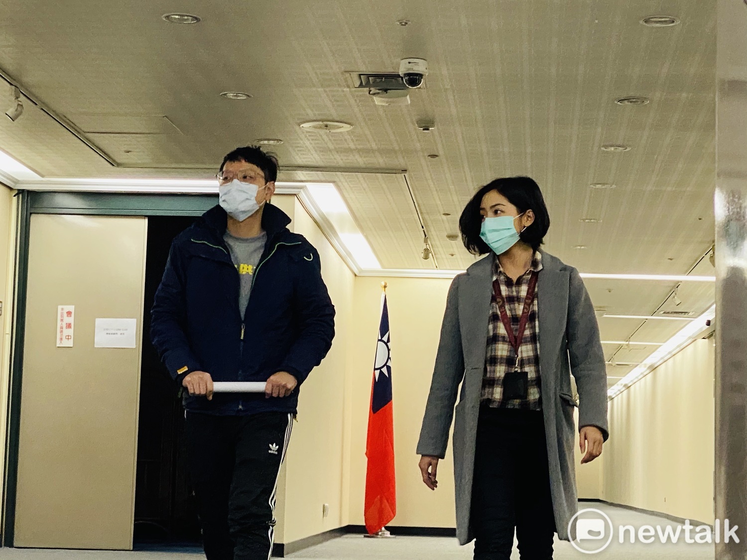 北市府副發言人戴于文(左)、黃瀞瑩(右)。 圖:周煊惠 /攝 北市府副發言人戴于文(左)、黃瀞瑩(右)。 圖:周煊惠 /攝