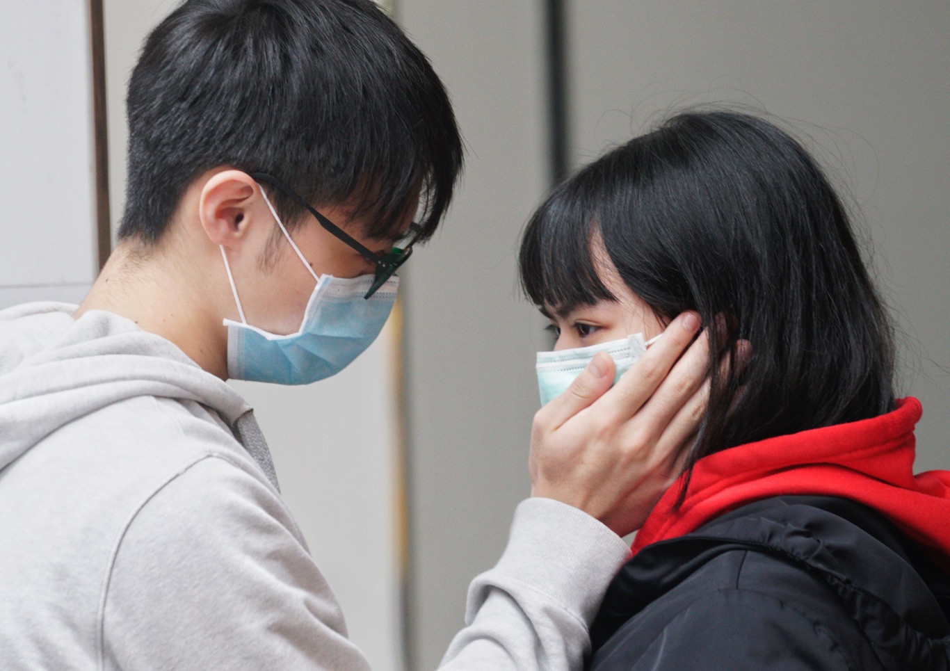 西門商圈的一對情侶。 圖:張良一/攝 西門商圈的一對情侶。 圖:張良一/攝