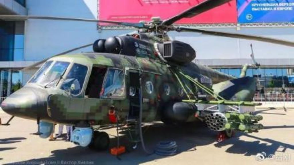 敘利亞士兵搭乘直升機應戰。 圖:翻攝自微博 敘利亞士兵搭乘直升機應戰。 圖:翻攝自微博
