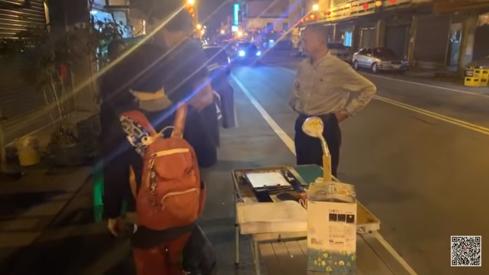 罷韓團體在壓力之下撤攤。 圖:翻攝自石頭里長youtube頻道 罷韓團體在壓力之下撤攤。 圖:翻攝自石頭里長youtube頻道
