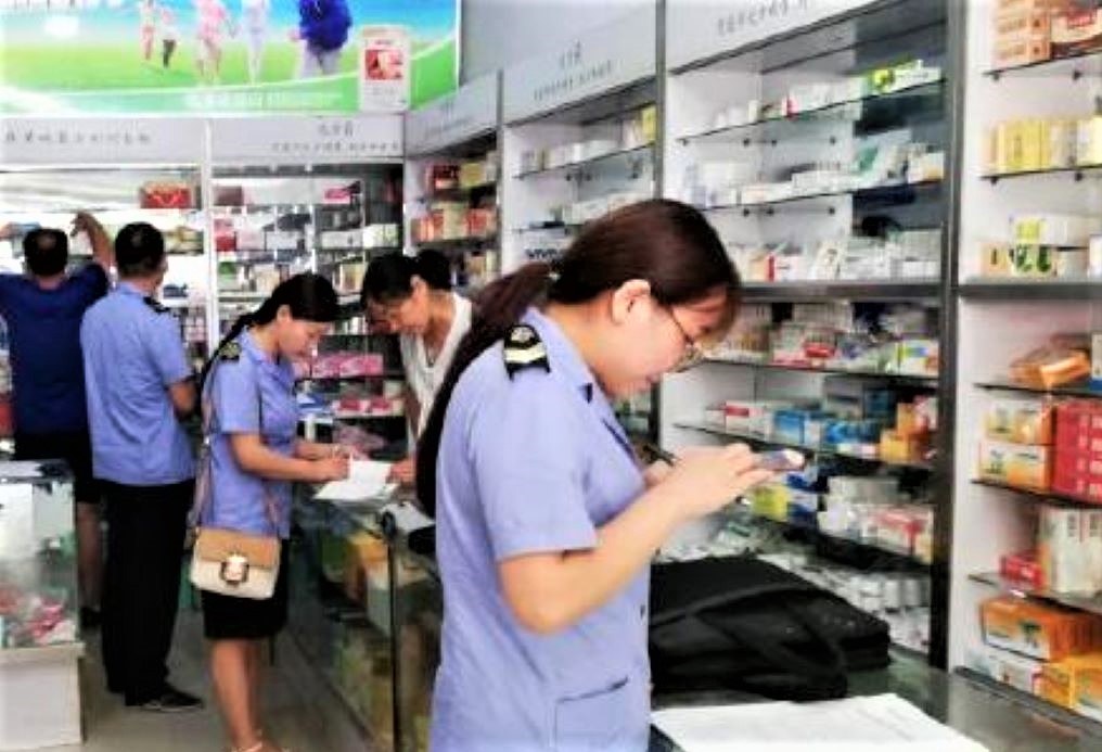 口罩供不應求,為防止有黑心廠商隨意哄抬價格,中國多地市場的監管部門經常派人視察。 圖:翻攝自微博 口罩供不應求,為防止有黑心廠商隨意哄抬價格,中國多地市場的監管部門經常派人視察。 圖:翻攝自微博