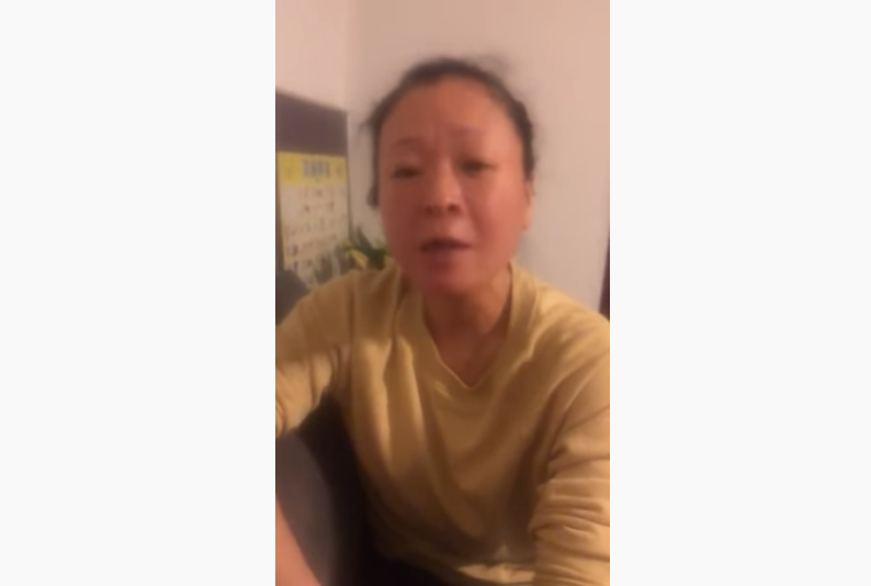 武漢女子拍影片淚訴中共政權。 圖:翻攝自時局放大鏡youtube頻道 武漢女子拍影片淚訴中共政權。 圖:翻攝自時局放大鏡youtube頻道