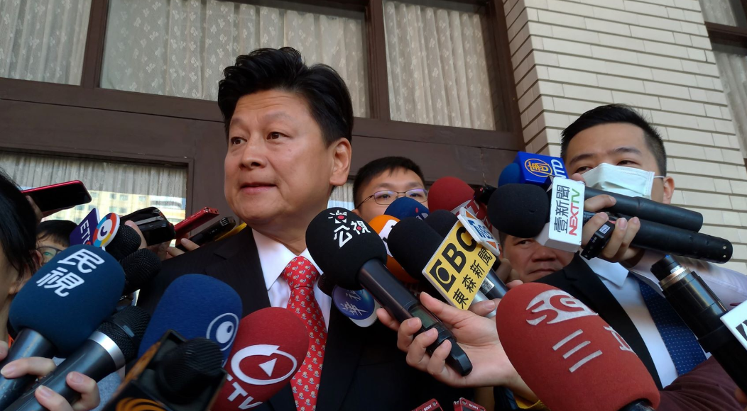 最意外的反對者!  傅崐萁醫院戒護不忘反美豬