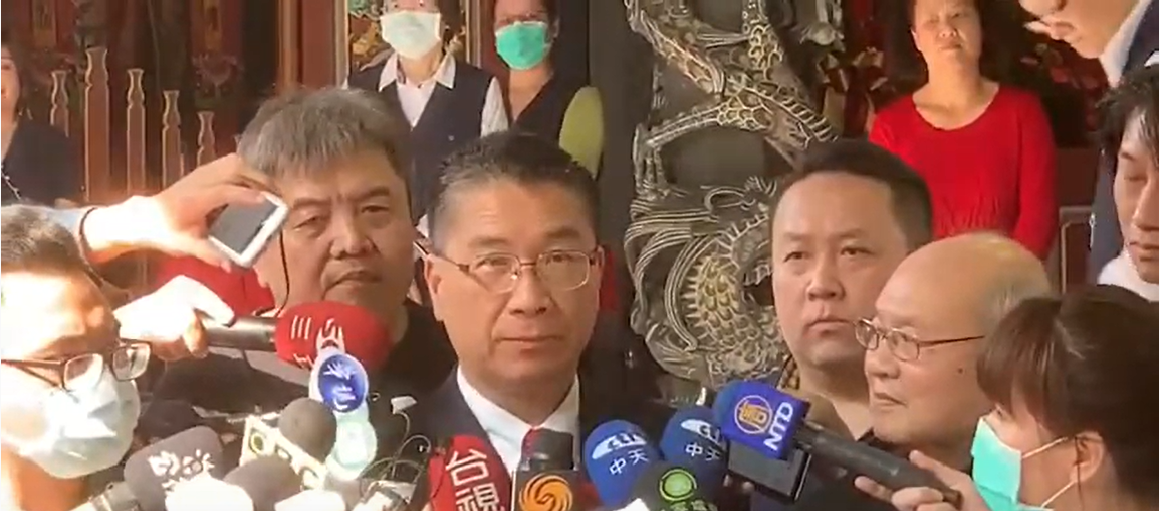 內政部長徐國勇今(26)天下午出席台北市大龍峒保安宮2消災祈福法會受訪。 圖:擷自影片 內政部長徐國勇今(26)天下午出席台北市大龍峒保安宮2消災祈福法會受訪。 圖:擷自影片