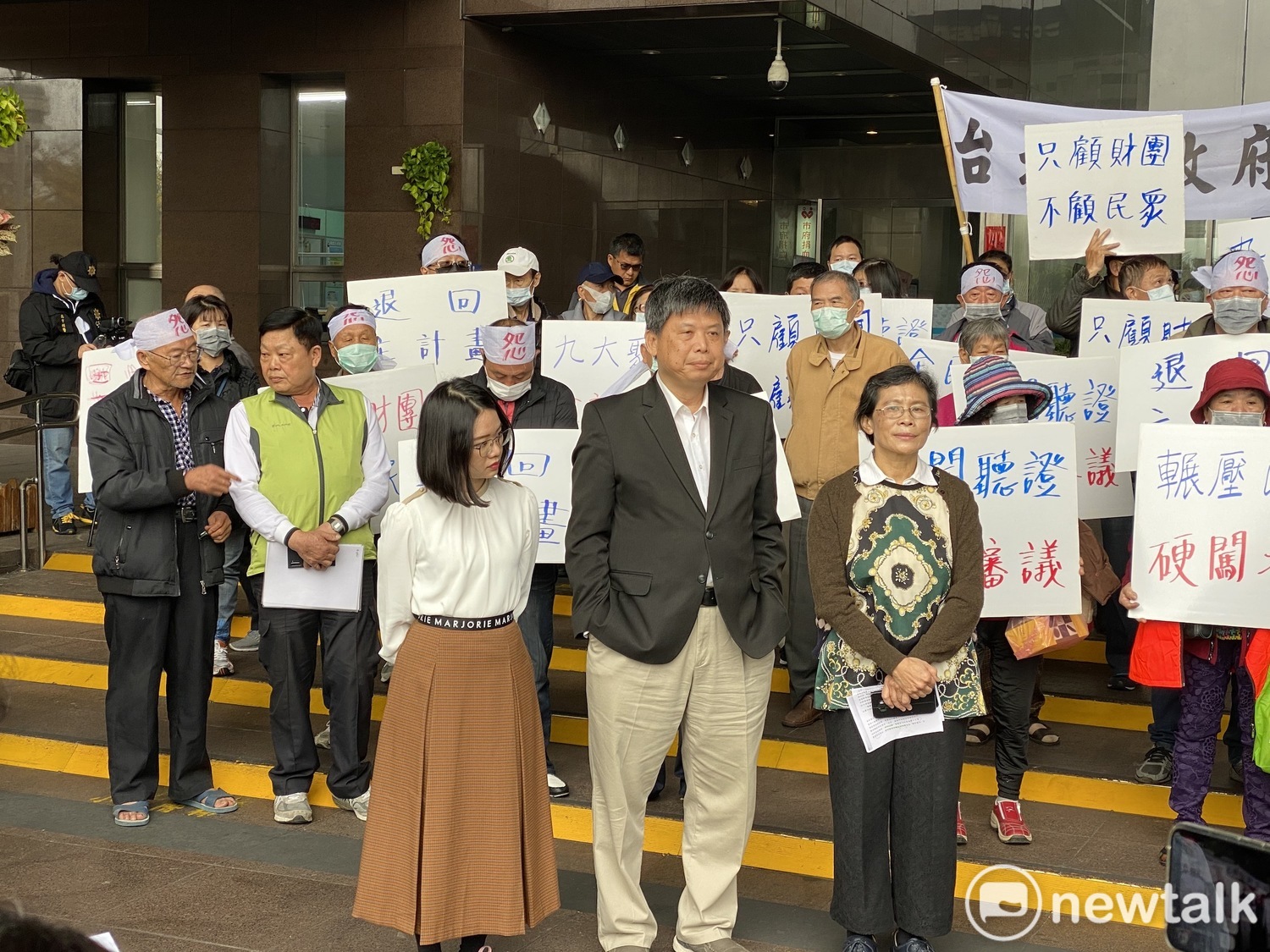 時力立委陳椒華(右起)、政大教授徐世榮、時力議員黃郁芬。 圖:周煊惠 /攝 時力立委陳椒華(右起)、政大教授徐世榮、時力議員黃郁芬。 圖:周煊惠 /攝