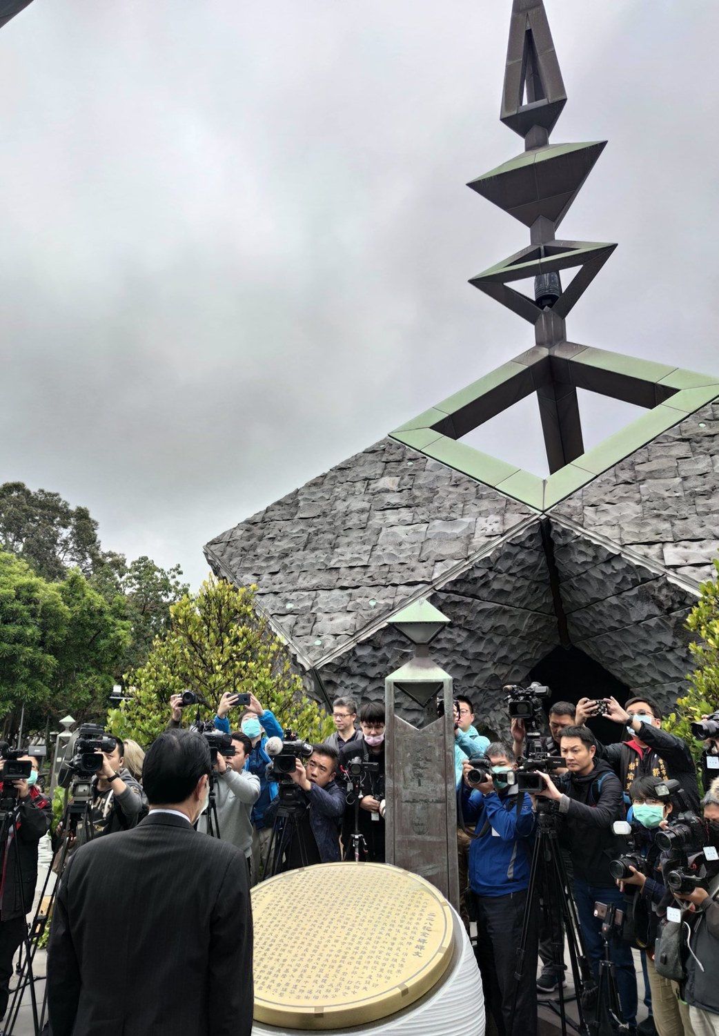 馬英九今日向所有二二八事件及白色恐怖的受難者與家屬,表達歉意與慰問。 圖:翻攝自馬英九臉書 馬英九今日向所有二二八事件及白色恐怖的受難者與家屬,表達歉意與慰問。 圖:翻攝自馬英九臉書