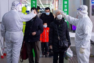 肯亞當地媒體報導,2月26日起,中國南方航空恢復飛奈洛比航線,旅客在機場都必須接受防疫檢查。 圖:翻攝自NTV Kenya推特 肯亞當地媒體報導,2月26日起,中國南方航空恢復飛奈洛比航線,旅客在機場都必須接受防疫檢查。 圖:翻攝自NTV Kenya推特