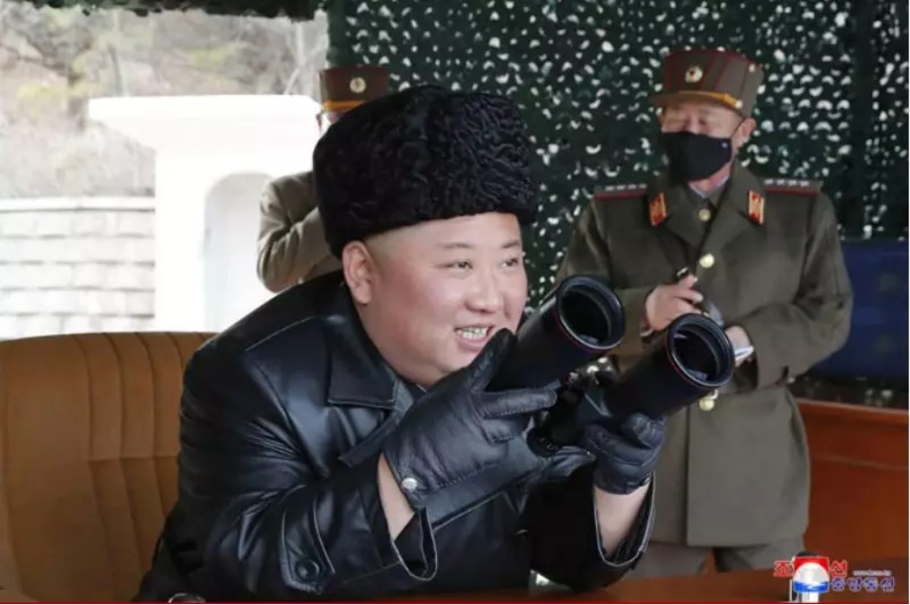 金正恩出席慶祝黨慶閱兵 欣慰北韓沒人染疫