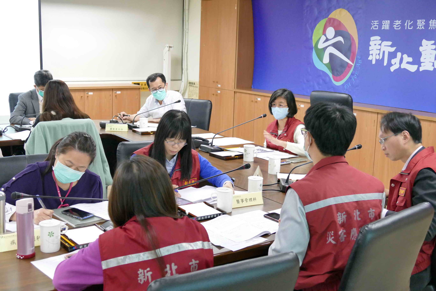 新北市衛生局長陳潤秋請各醫院精進感染管制程序以及重新訂定病房探視時間等規範。 圖:新北市衛生局/提供 新北市衛生局長陳潤秋請各醫院精進感染管制程序以及重新訂定病房探視時間等規範。 圖:新北市衛生局/提供