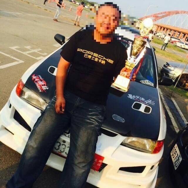 董嫌已婚有家室,協助陳嫌打蔡阿嘎孕妻被網友所不齒。 圖:取自董嫌臉書 董嫌已婚有家室,協助陳嫌打蔡阿嘎孕妻被網友所不齒。 圖:取自董嫌臉書