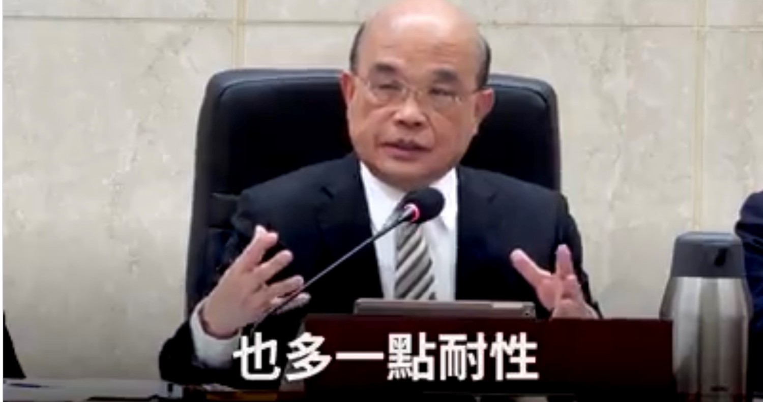 「口罩實名制2.0」今(12)天試辦上路,但還是出現「當機」、「塞車」等現象。行政院長蘇貞昌下午在臉書發文並附上影片,感性地提供民眾4個貼心提醒。 圖:擷自影片 「口罩實名制2.0」今(12)天試辦上路,但還是出現「當機」、「塞車」等現象。行政院長蘇貞昌下午在臉書發文並附上影片,感性地提供民眾4個貼心提醒。 圖:擷自影片