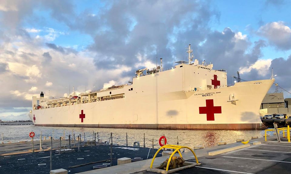 美國海軍另一般醫療艦「仁慈號」被派往西岸支援,在數天內可以抵達。 圖:翻攝自「仁慈號」臉書 美國海軍另一般醫療艦「仁慈號」被派往西岸支援,在數天內可以抵達。 圖:翻攝自「仁慈號」臉書