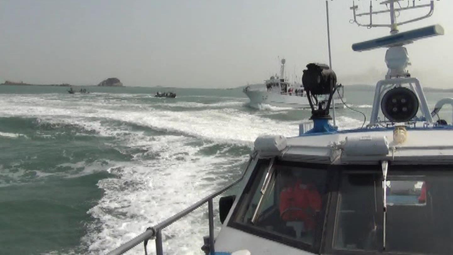 中國船艦惡意攻擊,逼得海巡署開11槍。 海巡署提供 中國船艦惡意攻擊,逼得海巡署開11槍。 海巡署提供