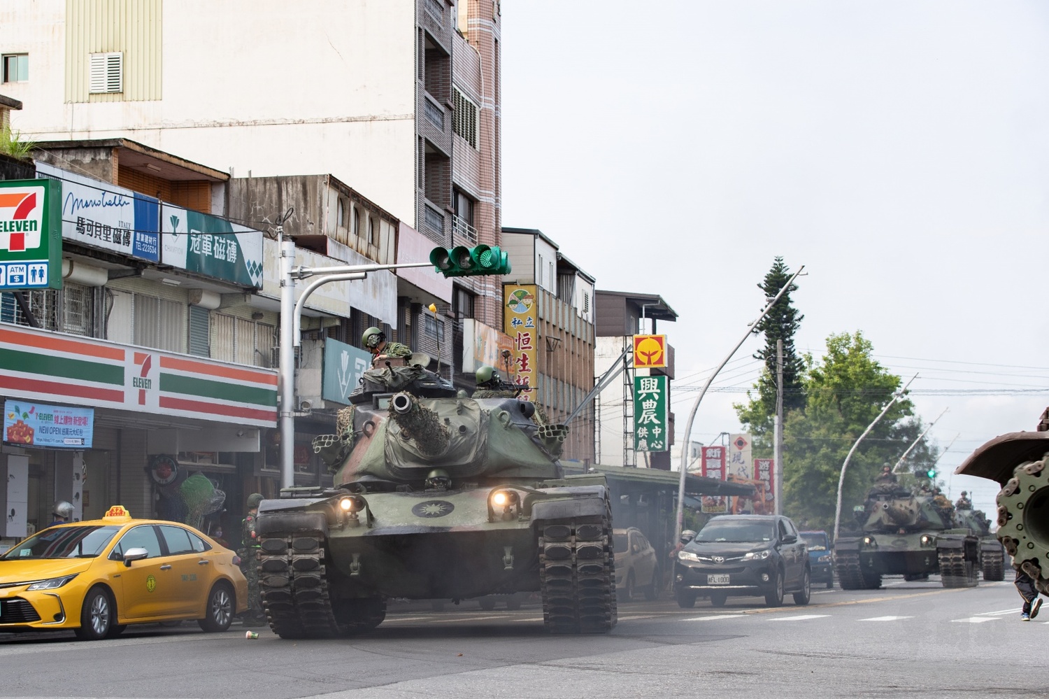 M60A3戰車行駛於員山街道。 圖:軍聞社/提供 M60A3戰車行駛於員山街道。 圖:軍聞社/提供
