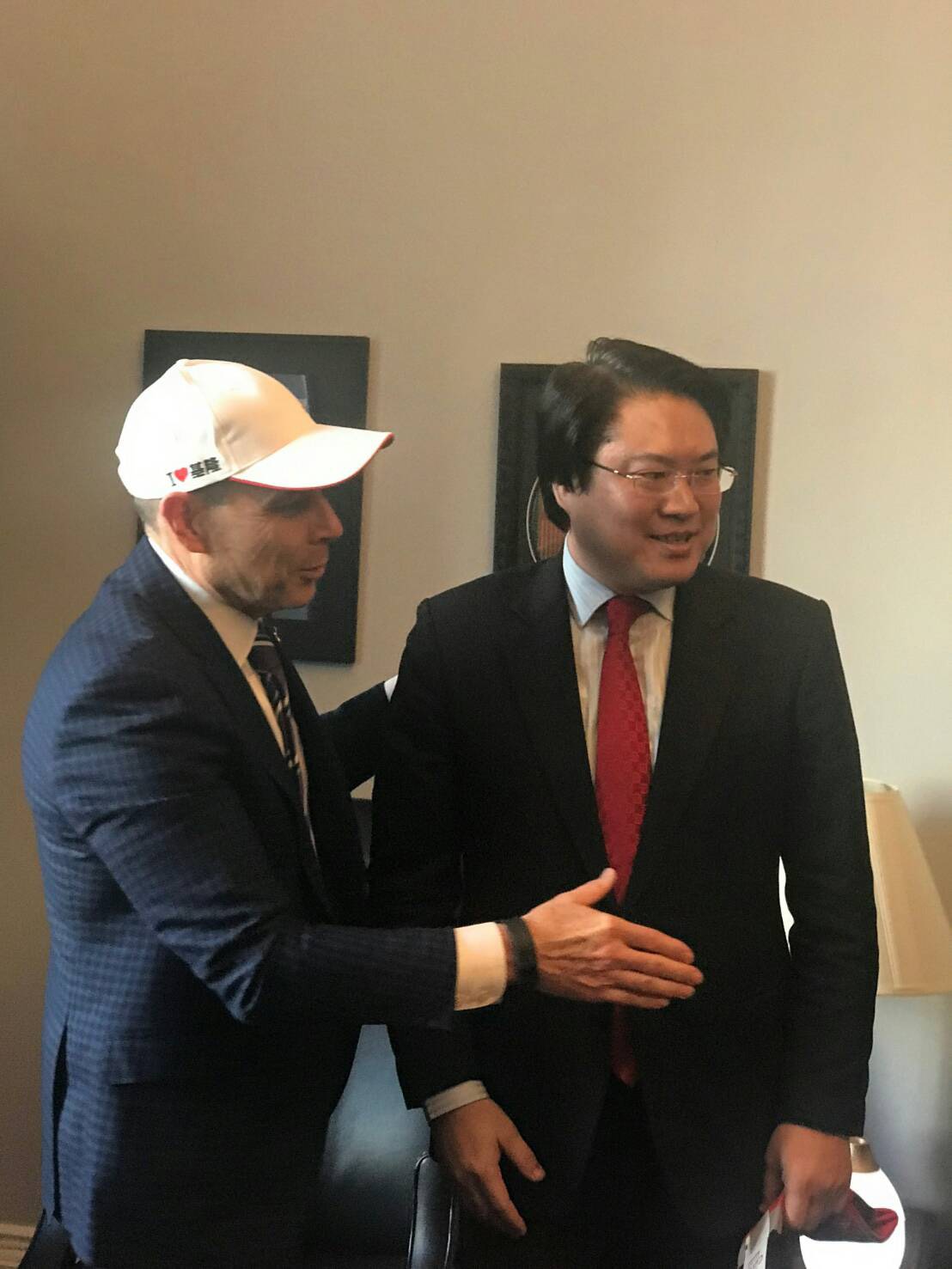林右昌去年訪美拜會眾議員匡希恆(John Curtis, R-UT),成「台北法案」重要推手! 林右昌去年訪美拜會眾議員匡希恆(John Curtis, R-UT),成「台北法案」重要推手!
