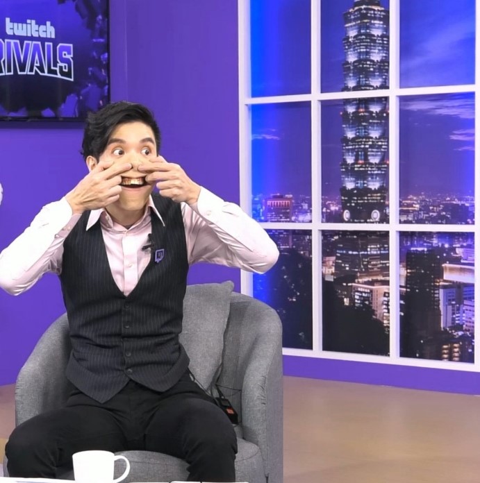 正在進行賽前熱身的顏藝大師。 圖:Twitch提供 正在進行賽前熱身的顏藝大師。 圖:Twitch提供