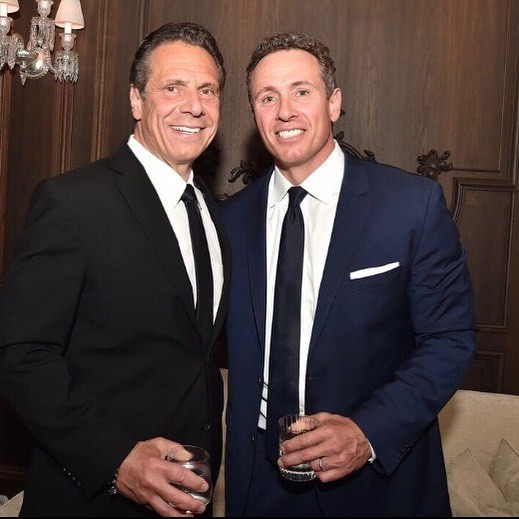古莫兄弟,圖左為紐約州長安德魯古莫(Andrew Cuomo),圖右為CNN主播克里斯古莫(Chris Cuomo) 圖:翻攝自Andrew Cuomo臉書 古莫兄弟,圖左為紐約州長安德魯古莫(Andrew Cuomo),圖右為CNN主播克里斯古莫(Chris Cuomo) 圖:翻攝自Andrew Cuomo臉書