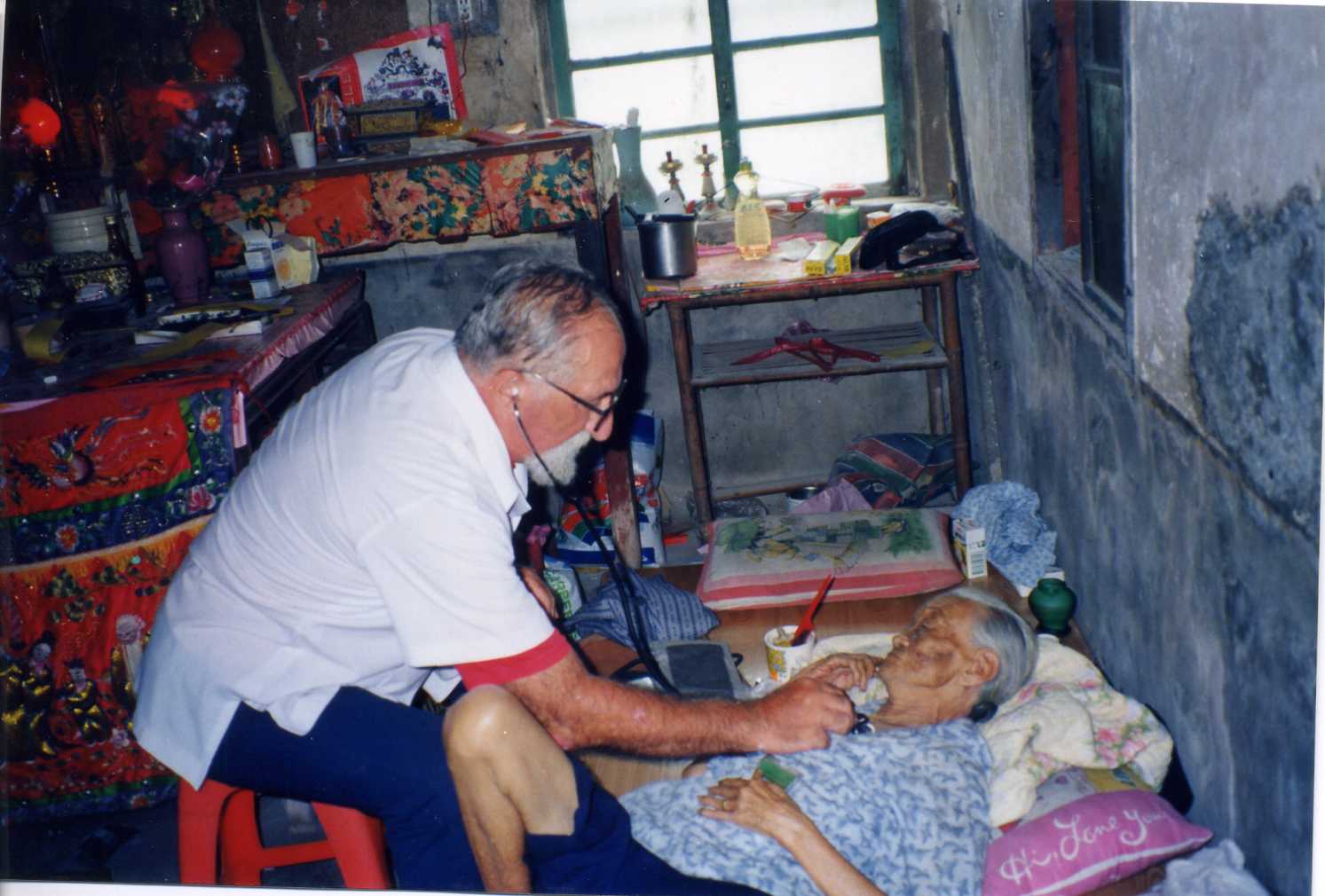 來自義大利的何義士修士,一生都奉獻給澎湖的患者。 圖:靈醫會馬公惠民醫院 來自義大利的何義士修士,一生都奉獻給澎湖的患者。 圖:靈醫會馬公惠民醫院