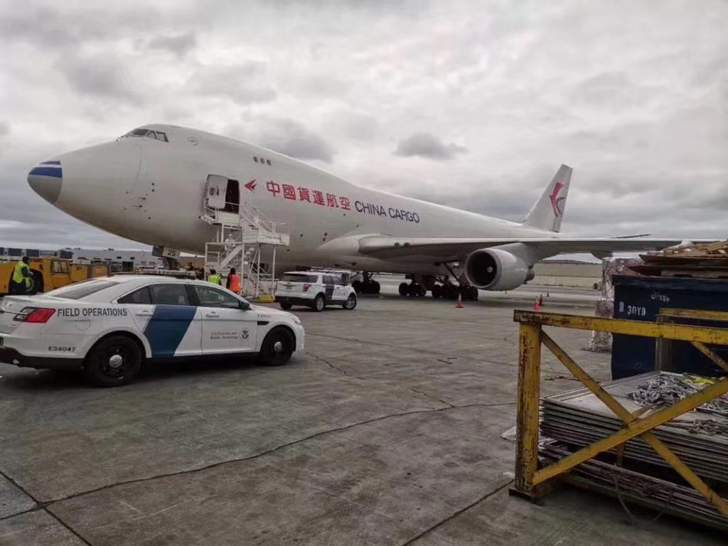 中國捐贈1000台呼吸機運抵紐約。 圖/人民日報 中國捐贈1000台呼吸機運抵紐約。 圖/人民日報