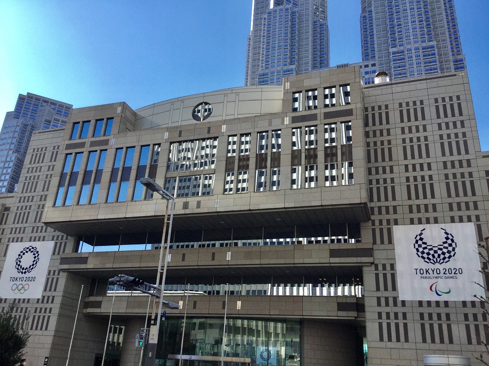 東京都知事為了東奧而遲到了3月23日才開始防疫,造成3月春分三連休大家鬆懈而導致四月4、5日確診破百。 圖:劉黎兒攝影 東京都知事為了東奧而遲到了3月23日才開始防疫,造成3月春分三連休大家鬆懈而導致四月4、5日確診破百。 圖:劉黎兒攝影