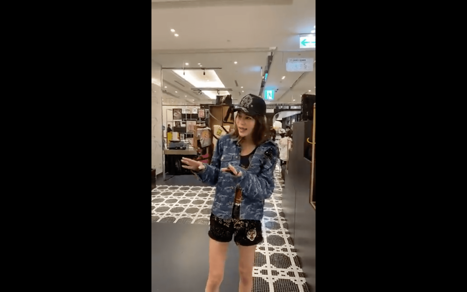 Keanna昨(9日)Keanna受時尚品牌Ed Hardy邀請擔任一日導覽員。 圖:擷取自Ed Hardy臉書影片 Keanna昨(9日)Keanna受時尚品牌Ed Hardy邀請擔任一日導覽員。 圖:擷取自Ed Hardy臉書影片