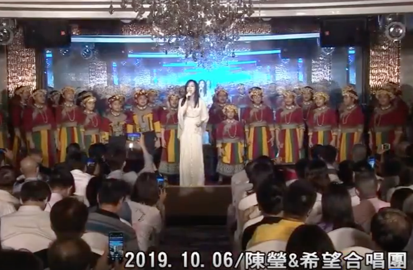 民進黨立委陳瑩PO出與希望合唱團的孩子合唱的影片。 圖:翻攝自「陳瑩(Ying Chen)」臉書 民進黨立委陳瑩PO出與希望合唱團的孩子合唱的影片。 圖:翻攝自「陳瑩(Ying Chen)」臉書