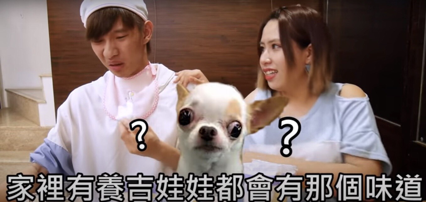 小玉嫌棄母奶有狗味,態度輕浮戲謔。 圖:翻攝小玉YouTube 小玉嫌棄母奶有狗味,態度輕浮戲謔。 圖:翻攝小玉YouTube